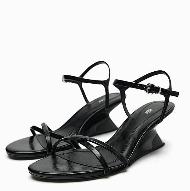 Sandalias de cuña color negro