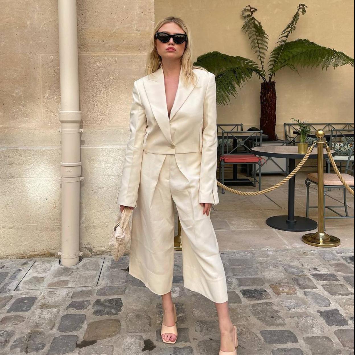 La influencer lleva unos pantalones culotte de lino