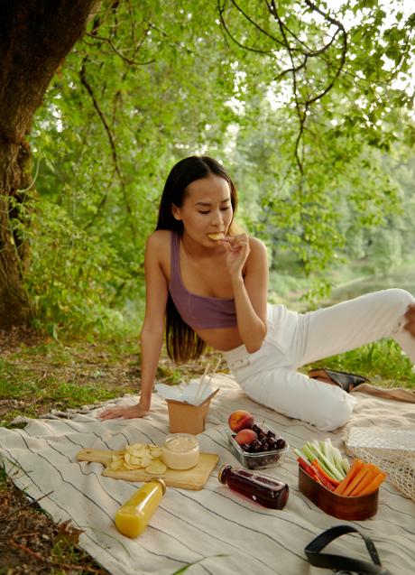 Imagen - Mujer en picnic/PEXELS