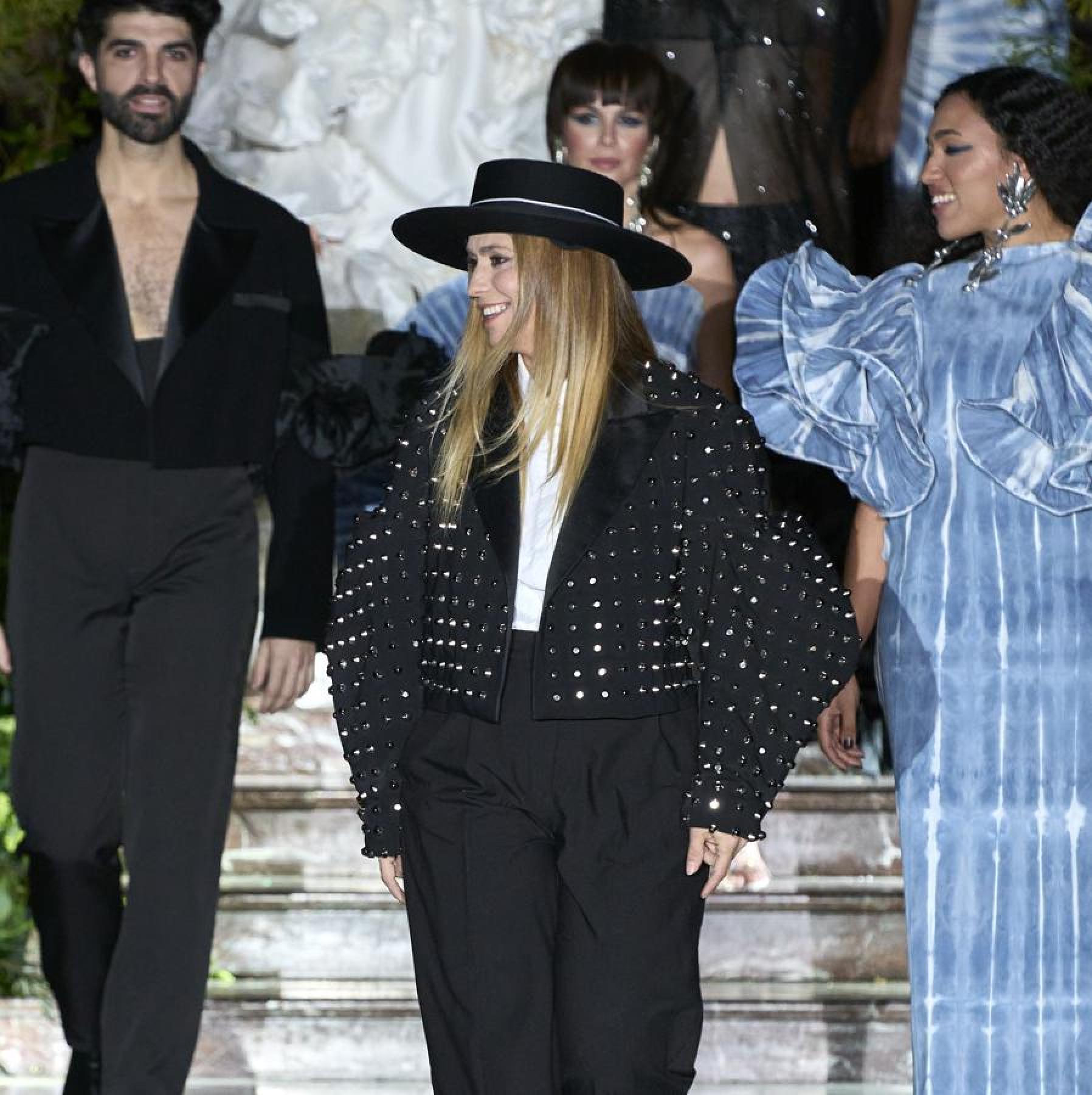 Juana Martín desfila en la Alta Costura de París: la primera diseñadora española en conseguirlo