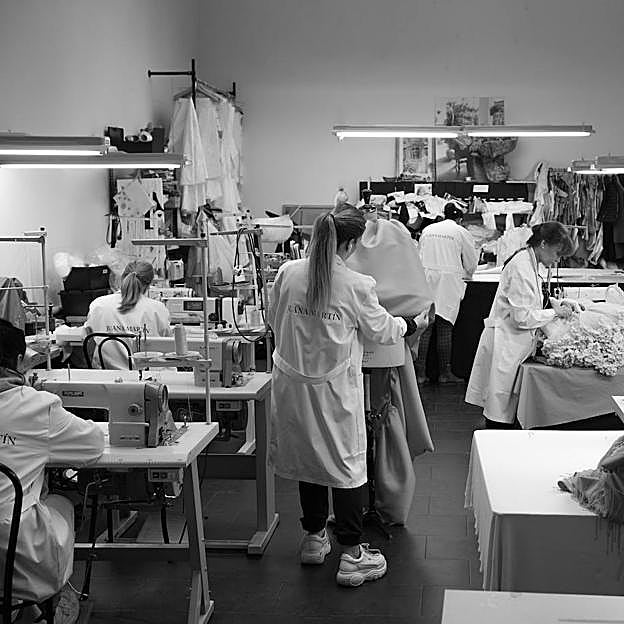 Imagen principal - Imágenes del atelier de Juana Martín.