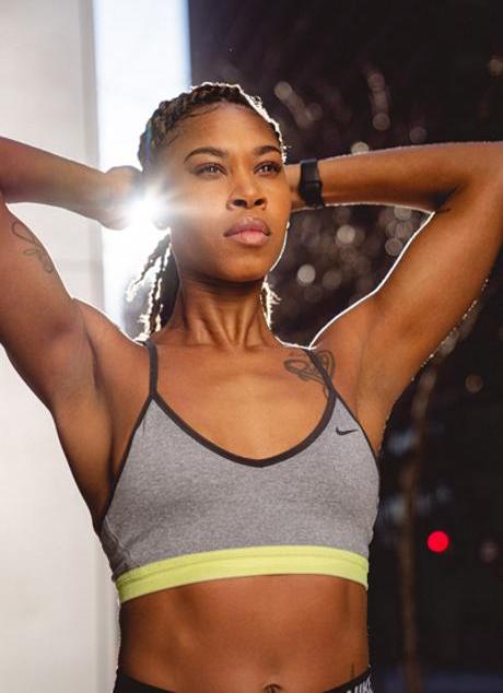 Imagen - Mujer con brazos tonificados. /UNSPLASH