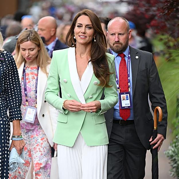 Kate Middleton impresiona con un espectacular look de blazer y falda plisada en Wimbledon