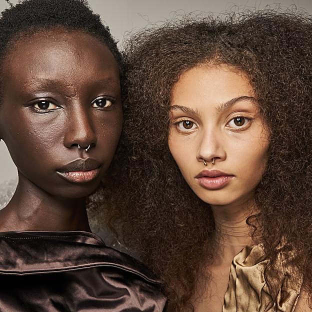 Tengo el pelo rizado y odio que se me encrespe en verano: tratamientos antifrizz que funcionan de verdad