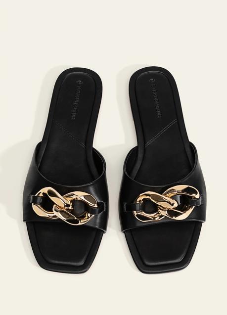Imagen - Sandalias planas de las rebajas de Stradivarius.