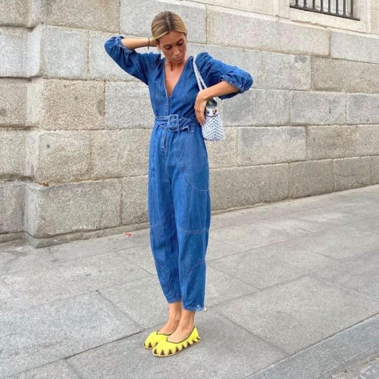 Una influencer con bailarinas de crochet.