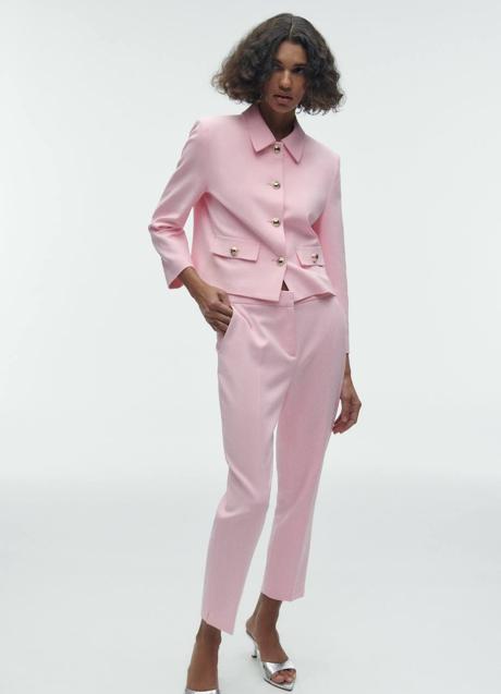 Imagen - Traje color rosa Barbiecore de estilo retro