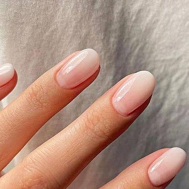 Uñas babyboomer o manicura francesa difuminada