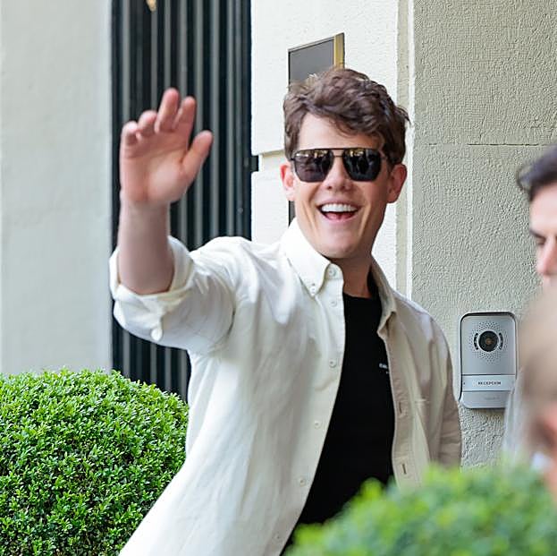 Wes Gordon, entrando en el hotel Mandarin Oriental Ritz de Madrid.