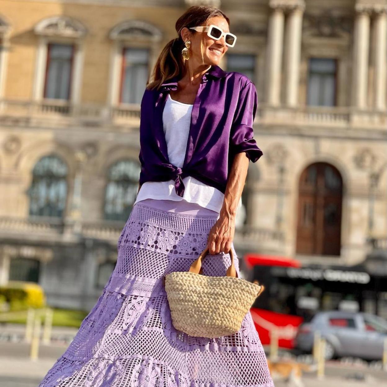 Influencer con falda larga