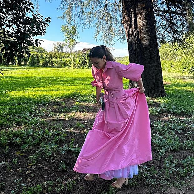 El look de invitada de Isabelle Junot.