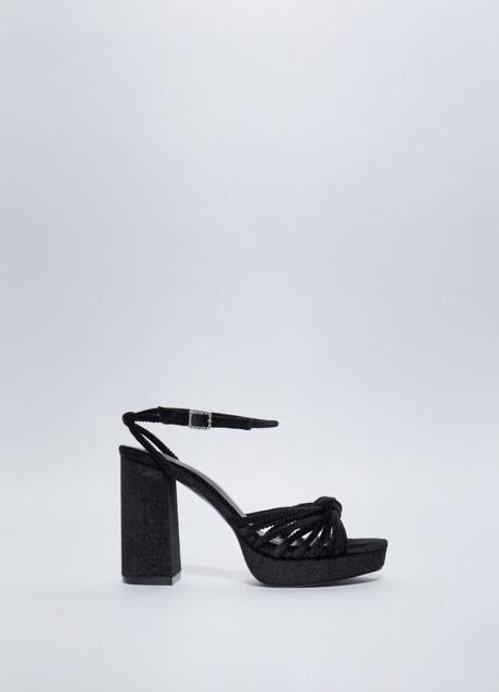 Imagen - Sandalias negras de Sfera (39,99 euros)