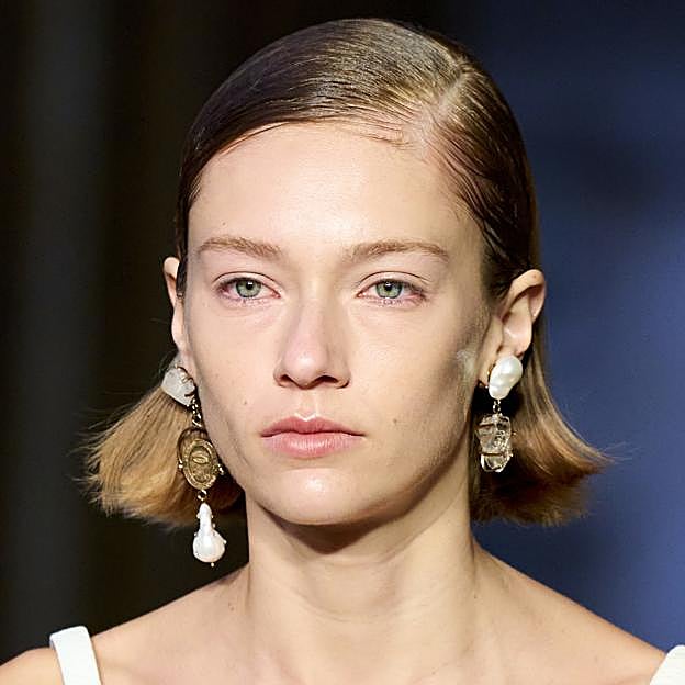 Cómo cuidar la piel grasa en verano, según los expertos