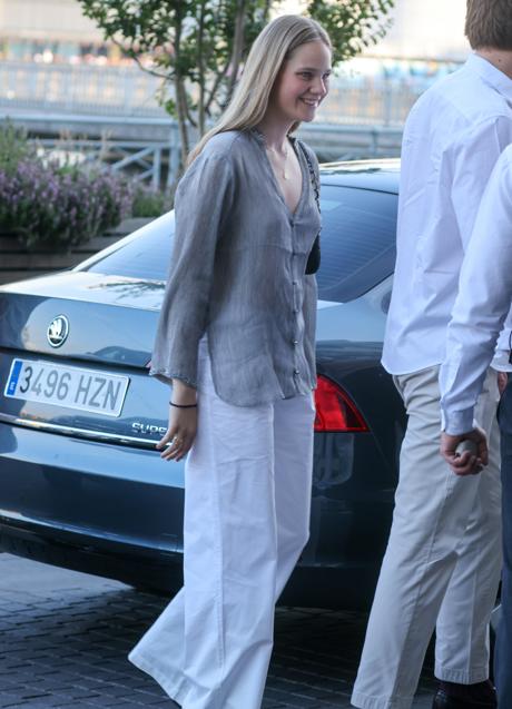 Imagen - Irene Urdangarin, a su llegada al hotel de Ginebra en el que celebró junto a su familia su graduación, el pasado mes de junio. (FOTO: GTRES) 