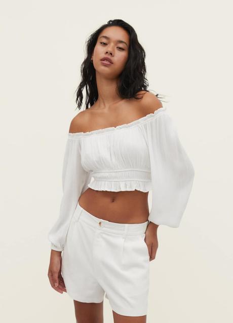 Imagen - Blusa blanca de Stradivarius (17,99 euros)