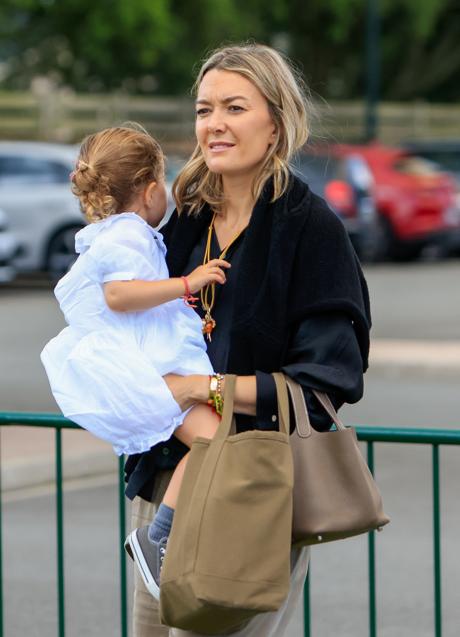 Imagen - Marta Ortega junto a su hija. Foto: Gtres.