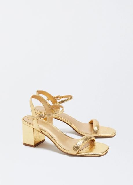 Imagen - Sandalias de tacón cómodo en dorado de Parfois. Foto: Parfois.