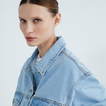 Imagen secundaria 1 - Chaqueta vaquera oversize de Hipercor (13,50 euros).