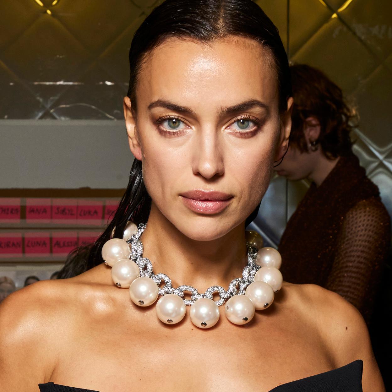 Irina Shayk con una piel lisa y perfecta.