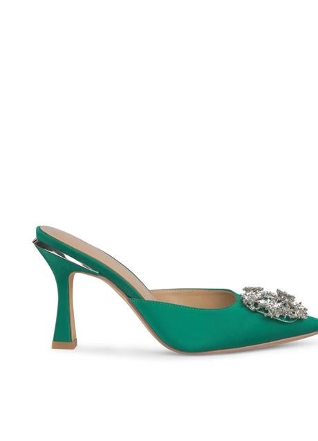 Imagen - Mules de satén de color verde de Alma en Pena, 62,50 euros.