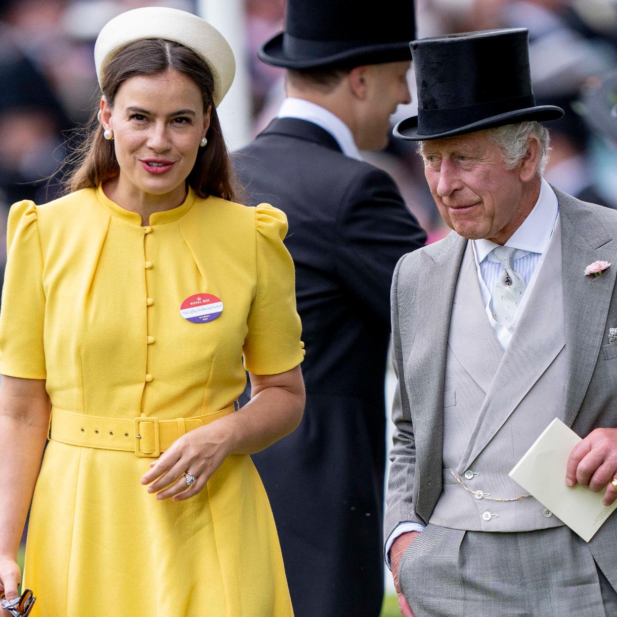 Sophie Winkleman junto al rey Carllos III en Ascot. 