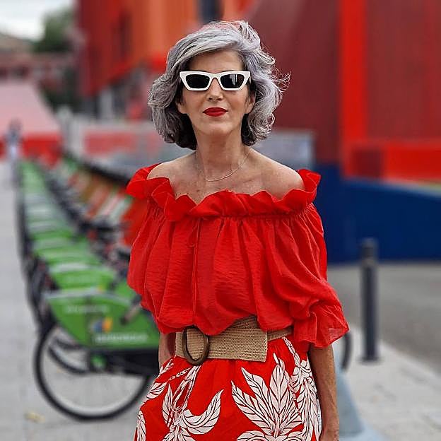 El look que más rejuvenece a los 50 es este de las rebajas de H&M que ha llevado Carmen Gimeno