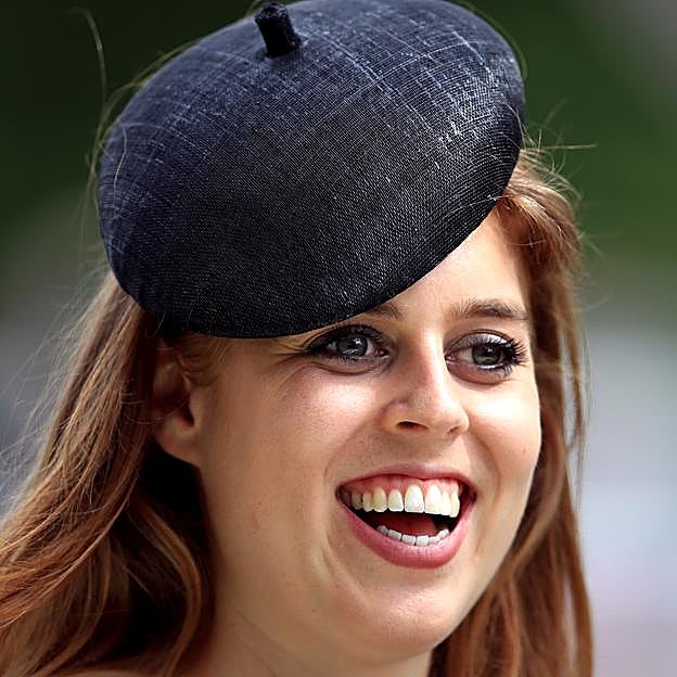 Los nuevos zapatos favoritos de la princesa Beatriz de York los encontrarás en Stradivarius