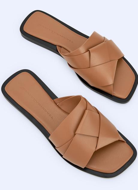 Imagen - Sandalia plana de Adolfo Domínguez, 49 euros.