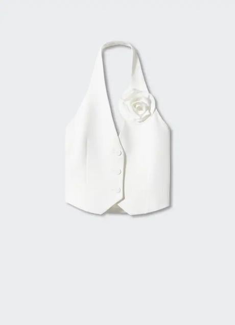 Imagen - Chaleco flor en color blanco de Mango. Foto: Mango.