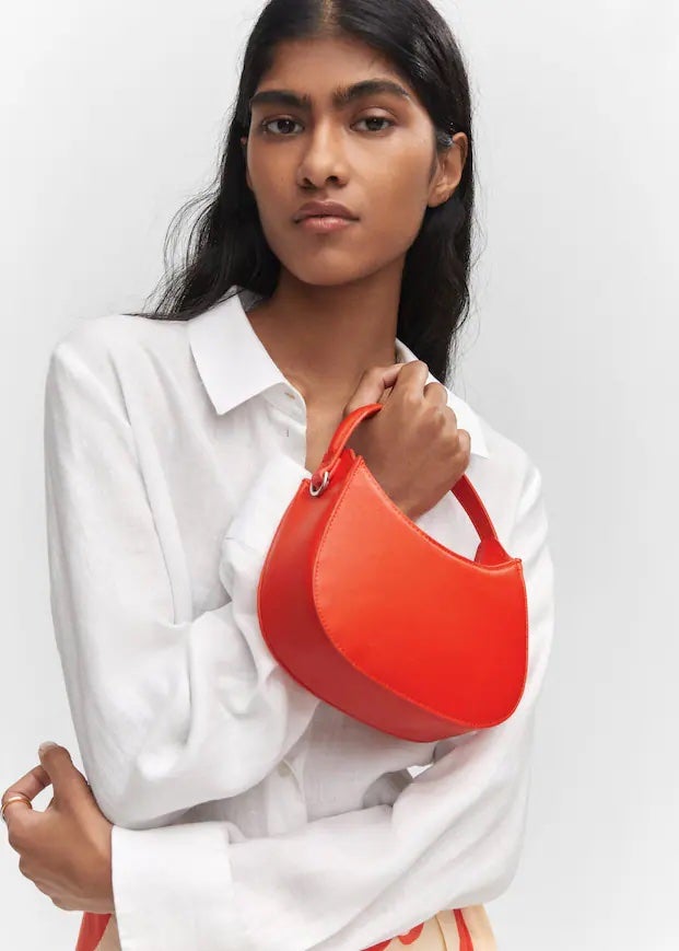 Imagen - Bolso de mano de Mango (22,99 euros)