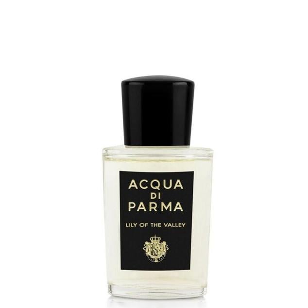 El aroma floral combina con las notas de pomelo que ponen el punto cítrico a este  perfume poderoso y atractivo . Un campo primaveral lleno de lirios es su principal inspiración para conseguir un resultado único y adictivo.  EL CORTE INGLÉS por 220€/100ml