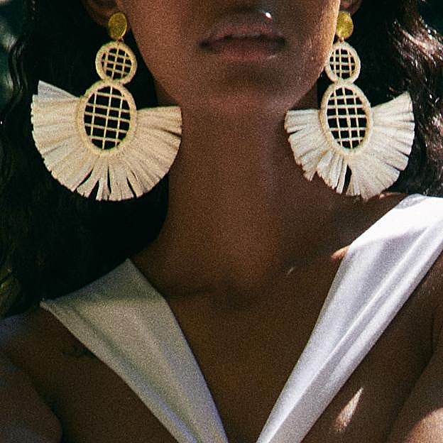 Imagen principal - Lso maxi pendientes de Sfera, Mango y Cortefiel.