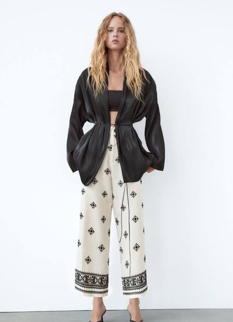 Imagen - Pantalón culotte con bordado en blanco y negro