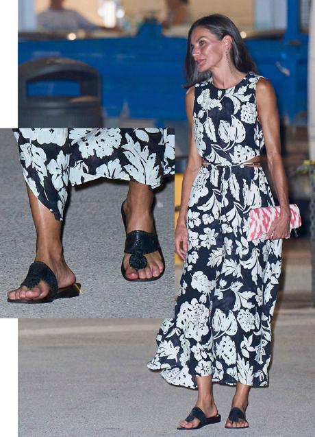 Imagen - La reina Letizia con sandalais negras. / LIMITED PICTURES