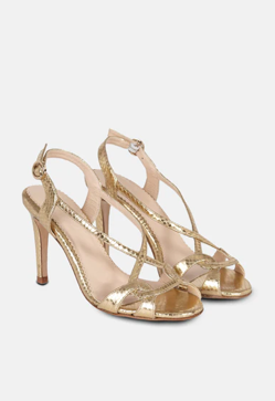 Imagen secundaria 2 - El bolso de Yliana Yepez, la pulsera de Kidult y las sandalias de Micuir.