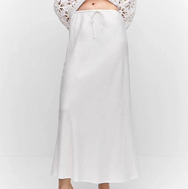 La falda de lino de Mango.