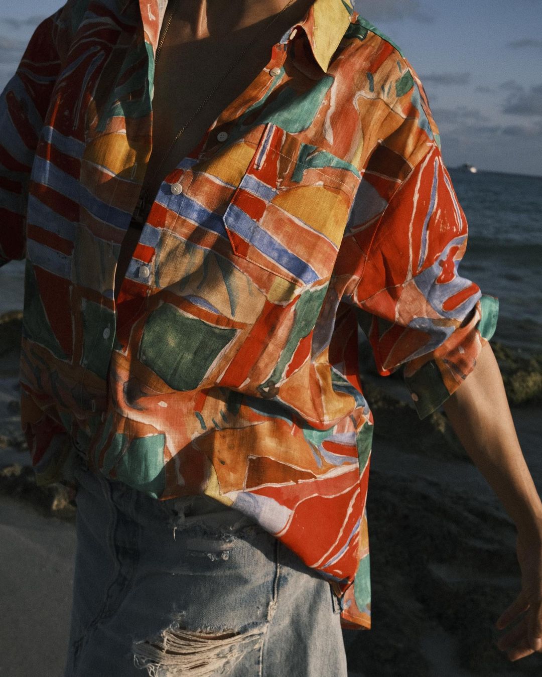 Imagen - Camisa multicolor de Sézane. Foto: Sézane.