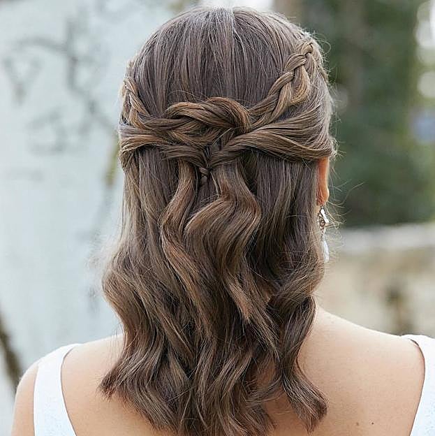 Peinado de trenza de invitada de boda para pelo corto