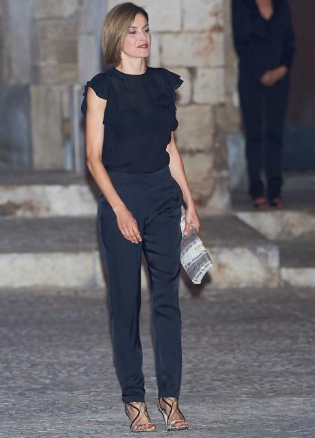 Imagen - La reina Letizia con un look negro en Mallorca. / LIMITED PICTURES