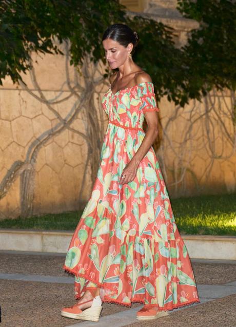 Imagen - La reina Letizia con un vestido de la reina Letizia. / LIMITED PICTURES