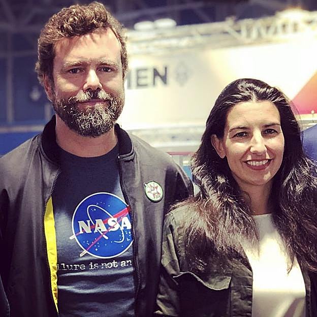 La carrera política de Iván Espinosa de los Monteros y Rocío Monasterio ha corrido paralela: ambos están en VOX desde el momento de su fundación. 