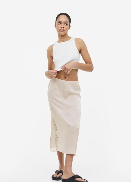 Imagen - Falda midi de lino de H&M, 9,99 euros.