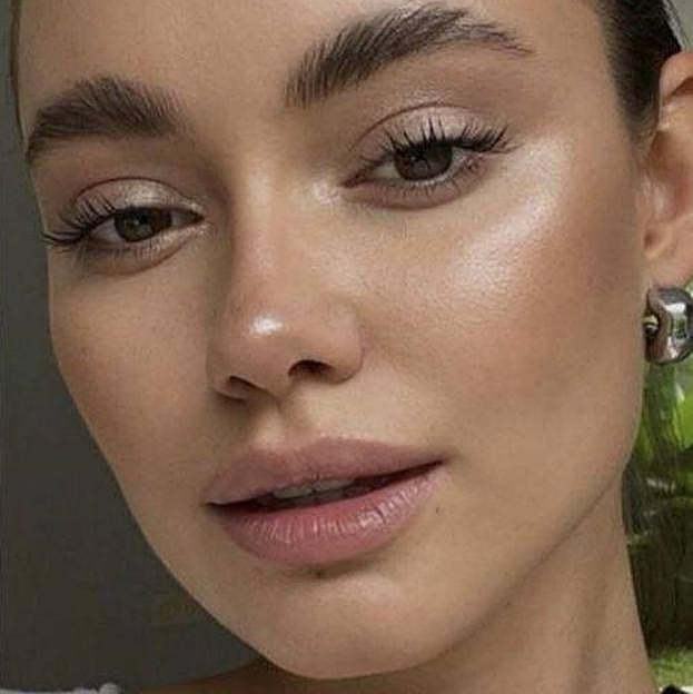 Maquillaje old money iluminado