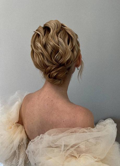 Imagen - Moño para pelo rizado/@marina_stylist