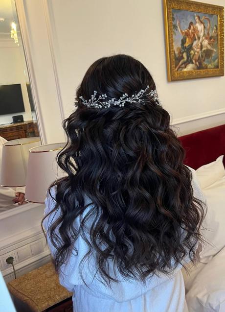 Imagen - Semirecogido en pelo rizado con accesorio/@marina_stylist