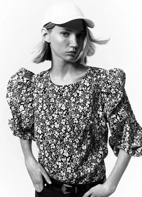 Imagen - Blusa con estampado de flores de H&M (25,99 euros)