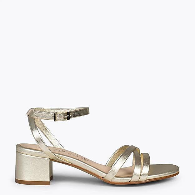 Sandalias doradas de Mimao, 58,50 euros.