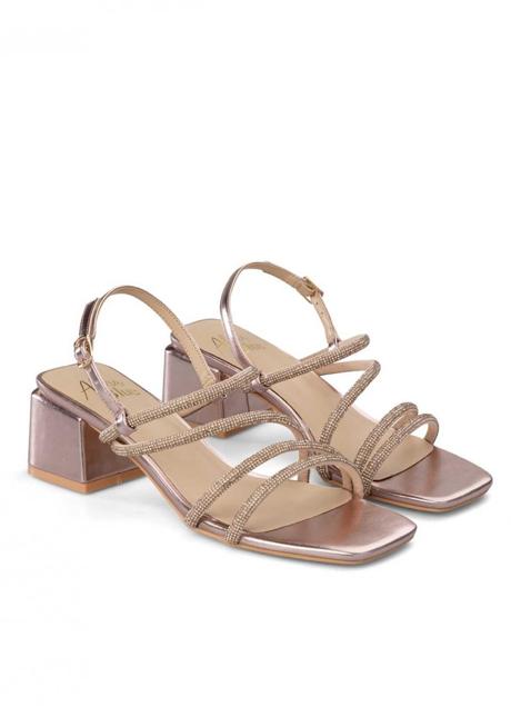 Imagen - Sandalia con strass de Alma en Pena, 55,97 euros.