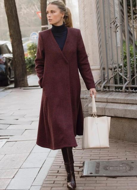 Imagen - Abrigo largo con estampao de cuadros de IQ Collection. Foto: IQ Collection.