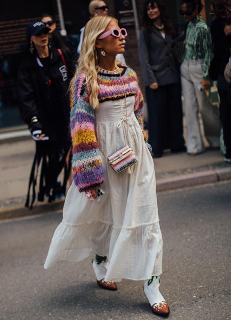 Imagen - Una mujer con ondas en Copenghague. Foto: Launchmetrics Spotlight.